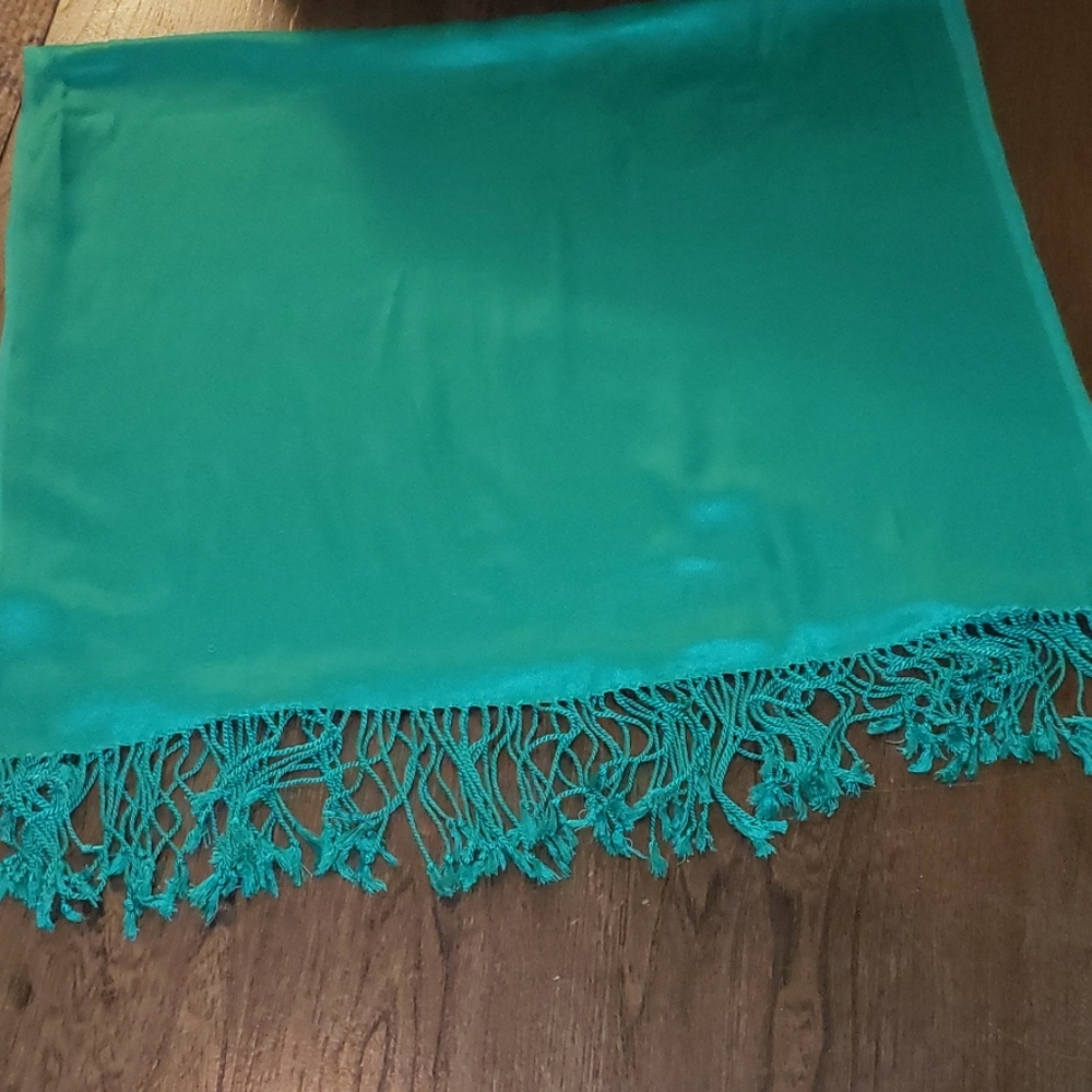 New Jones New York Emerald Green Fringe Scarf Wrap